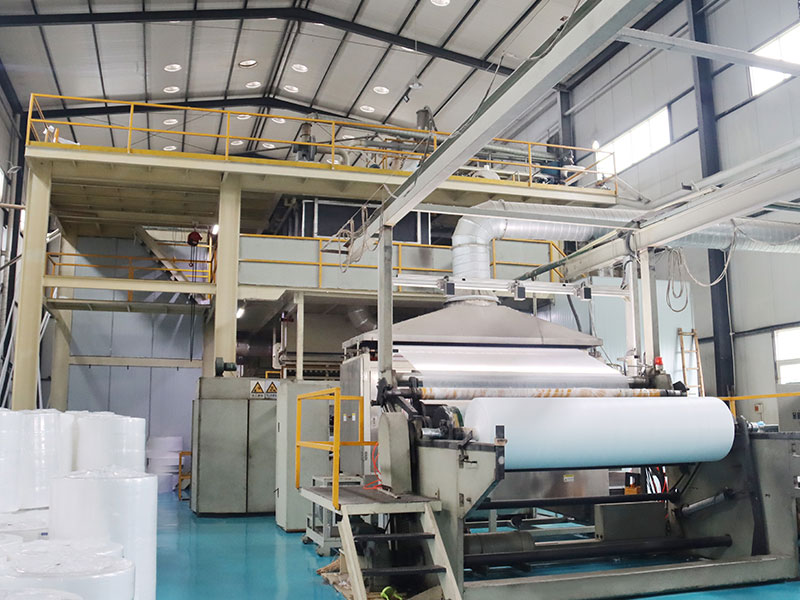保障口罩生産 成都這家無紡布企業開足馬力新上生産線.jpg